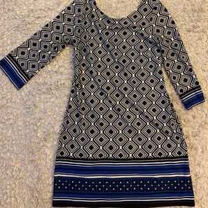 3/4 sleeve geometric print dress with blue accents